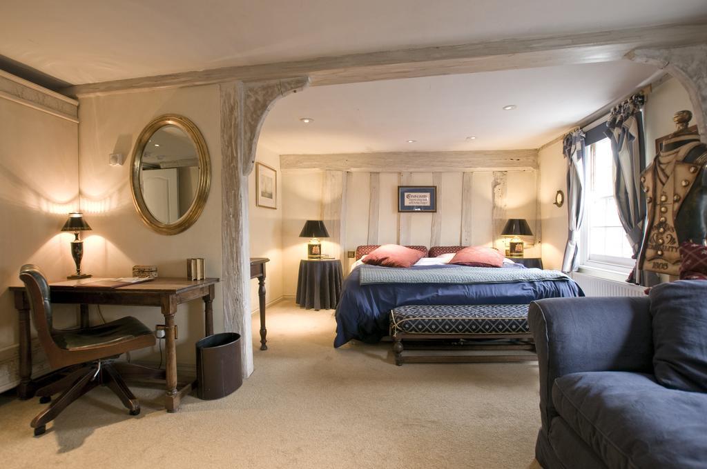 The Bell Inn Hotel Horndon-on-the-Hill Habitación foto