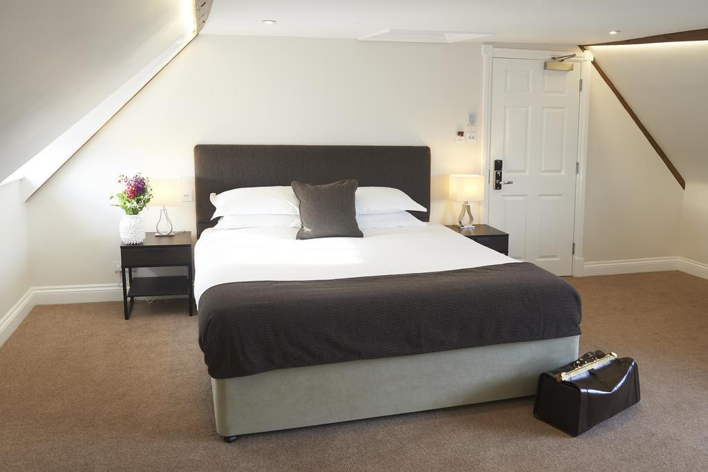 The Bell Inn Hotel Horndon-on-the-Hill Habitación foto