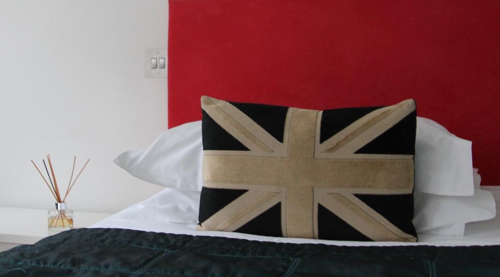The Bell Inn Hotel Horndon-on-the-Hill Habitación foto